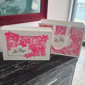 Lilly Pulitzer gift box and bag set